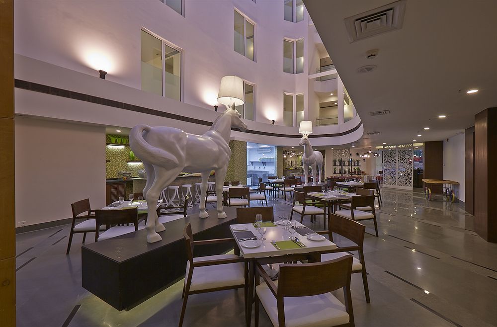 K10 Hotel Vadodara Eksteriør billede
