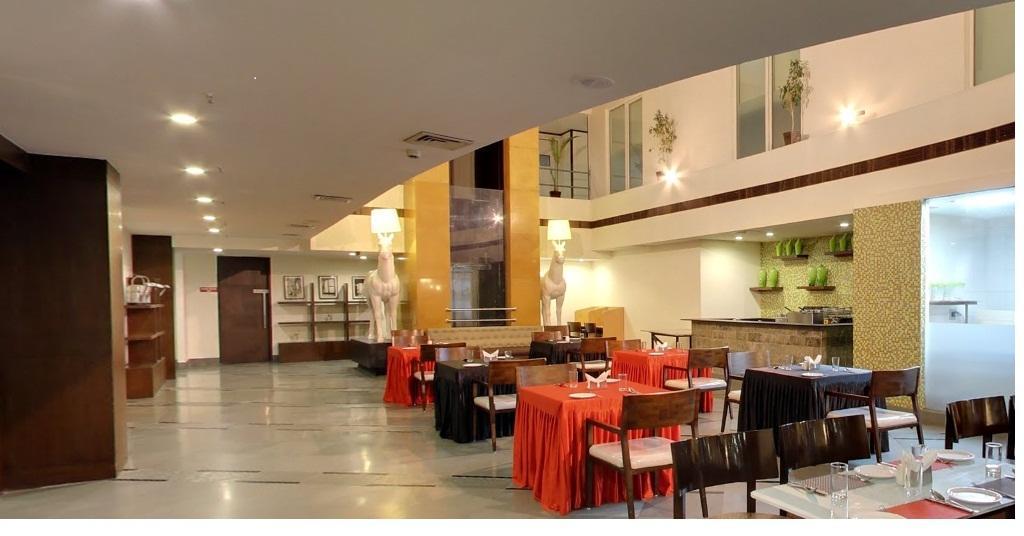K10 Hotel Vadodara Eksteriør billede